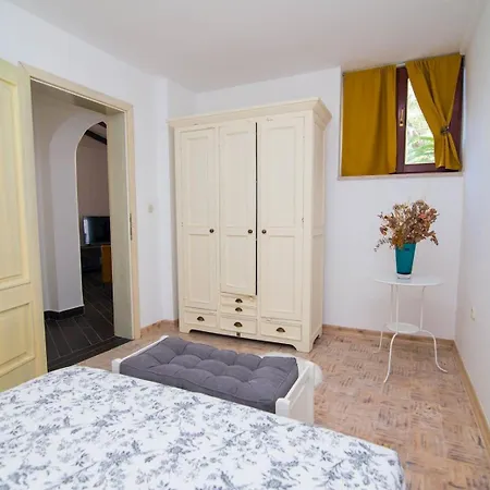 بيت ضيافة Valdarke A3 4*